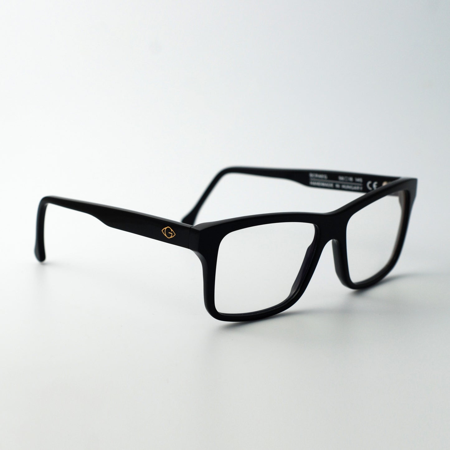 Scraeg Black